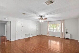 18218 Scenic Loop Rd in Helotes, TX - Building Photo - Building Photo