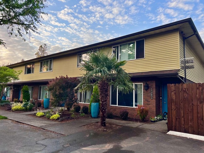 Mildred Townhomes in Milwaukie, OR - Building Photo - Primary Photo