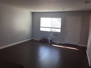 8422 Glider Ave in Los Angeles, CA - Building Photo - Building Photo