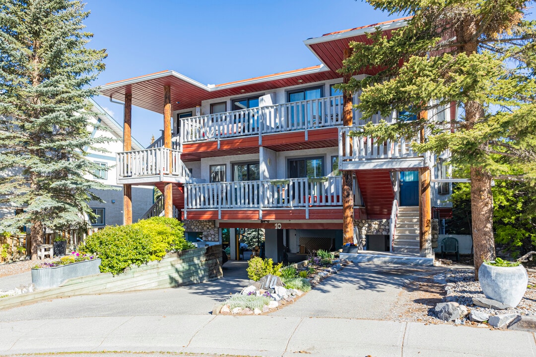10 Black Rock Cres in Canmore, AB - Building Photo