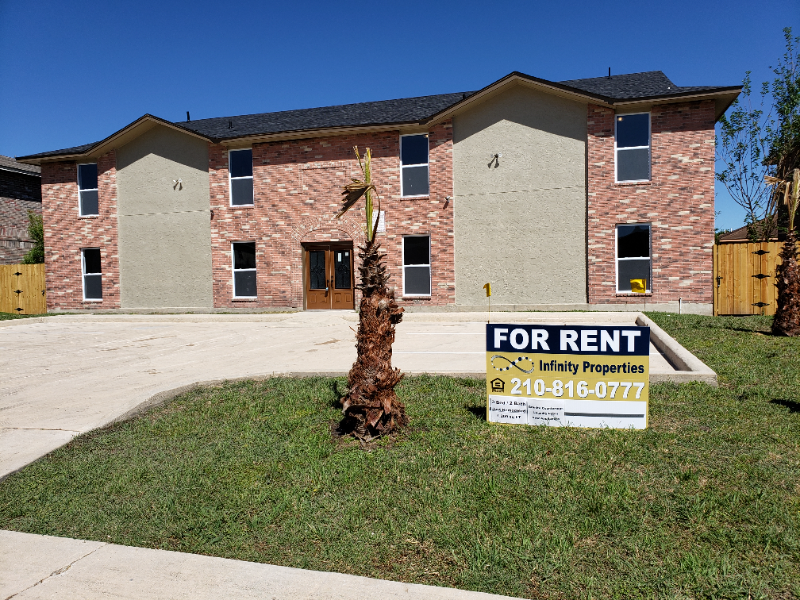 7576 Windsor Oaks in San Antonio, TX - Building Photo