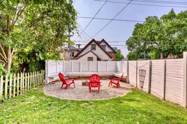 1621 N Van Buren St in Milwaukee, WI - Building Photo - Building Photo