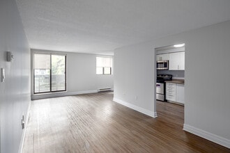 Adanac Crossing in Kitchener, ON - Building Photo - Interior Photo