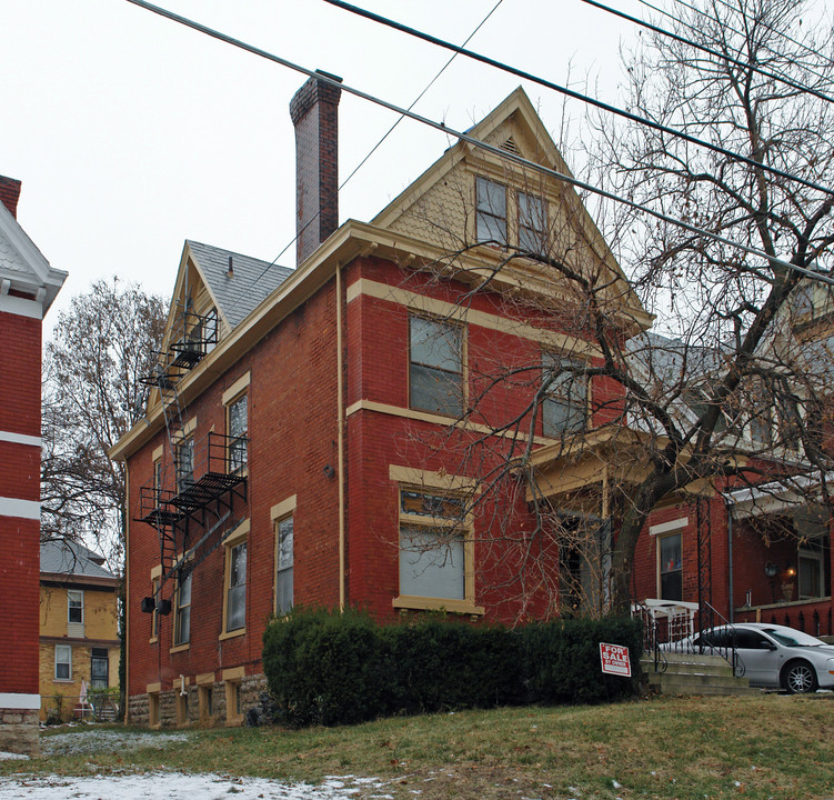 2451 Maplewood Ave in Cincinnati, OH - Building Photo