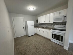 377 NW 4th St in Homestead, FL - Building Photo - Building Photo