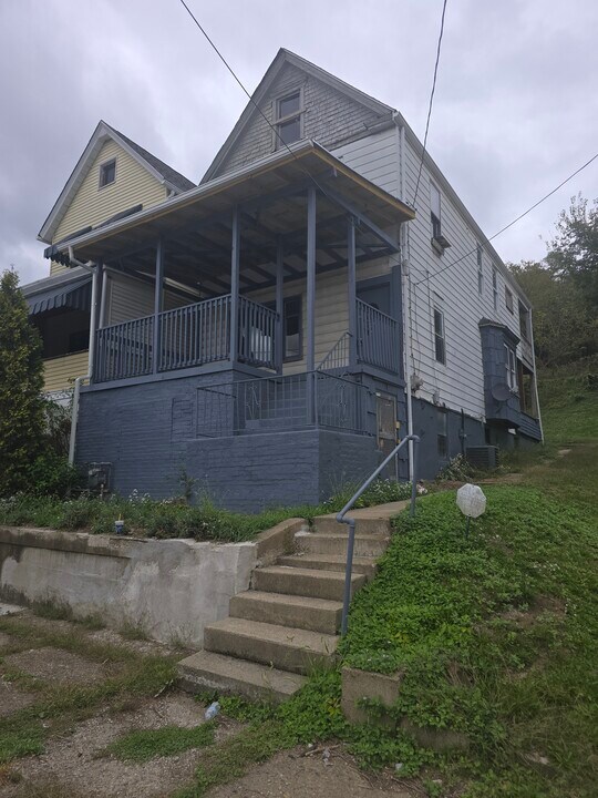 515 Indiana Ave in Glassport, PA - Building Photo