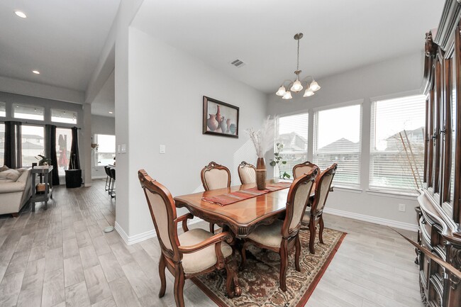 property at 3902 Cantone Grotto Ct