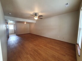 20390 Skyview Dr in Waynesville, MO - Building Photo