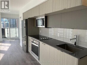 575-1575 Bloor St E in Toronto, ON - Building Photo - Building Photo