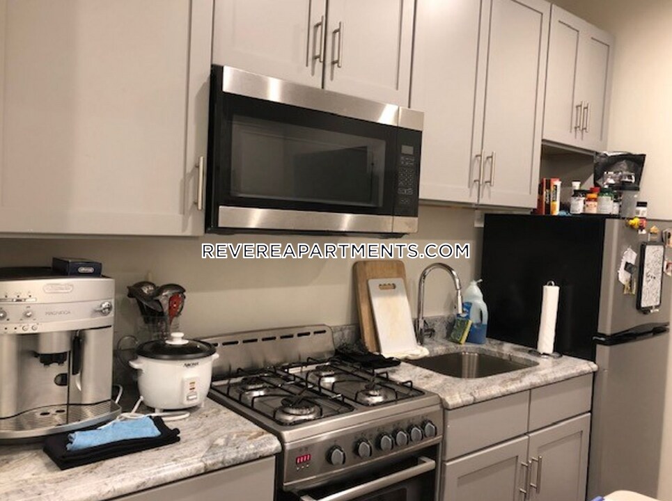 194 Shirley Ave-Unit -15 in Revere, MA - Foto de edificio