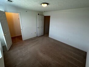 1155 Fairman Way in Florence, KY - Building Photo - Building Photo