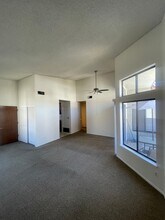 68 Brownfield Ln in Pomona, CA - Foto de edificio - Building Photo