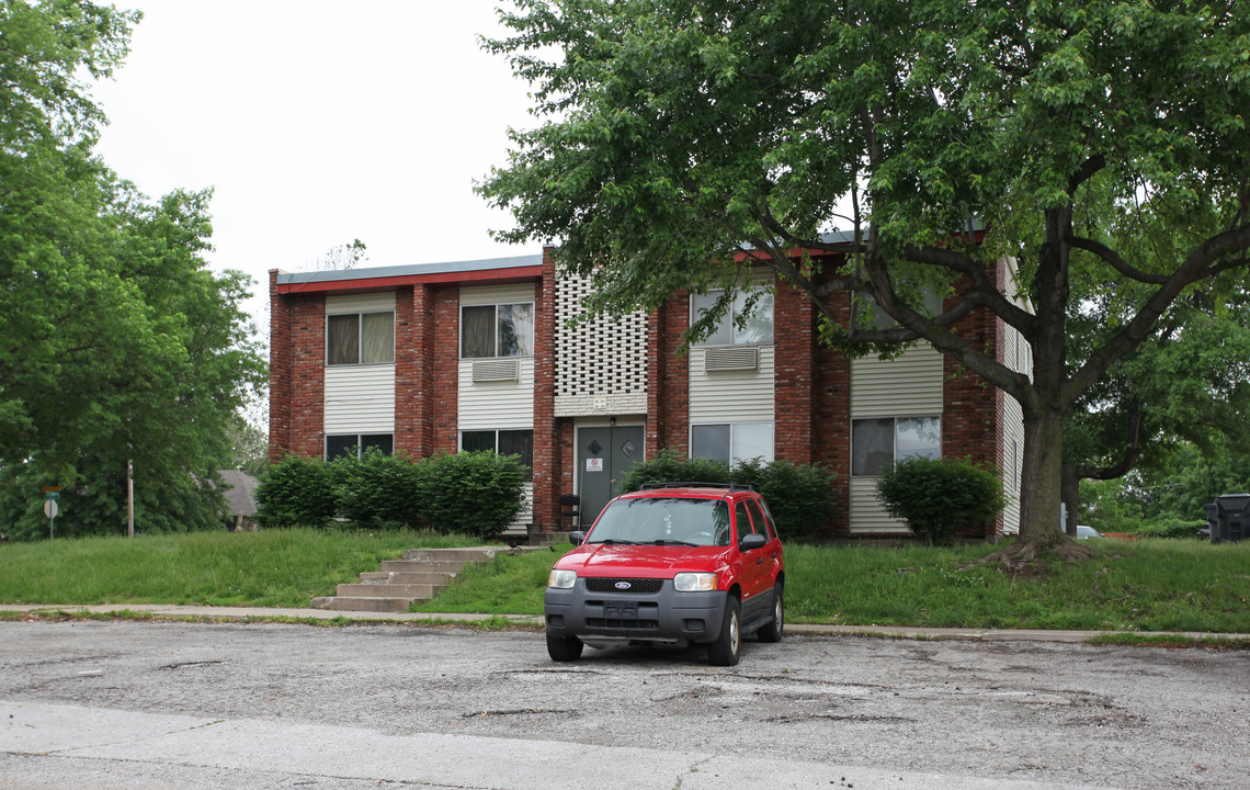 Building B - Ridgeway Apartments in Olathe, KS - Building Photo