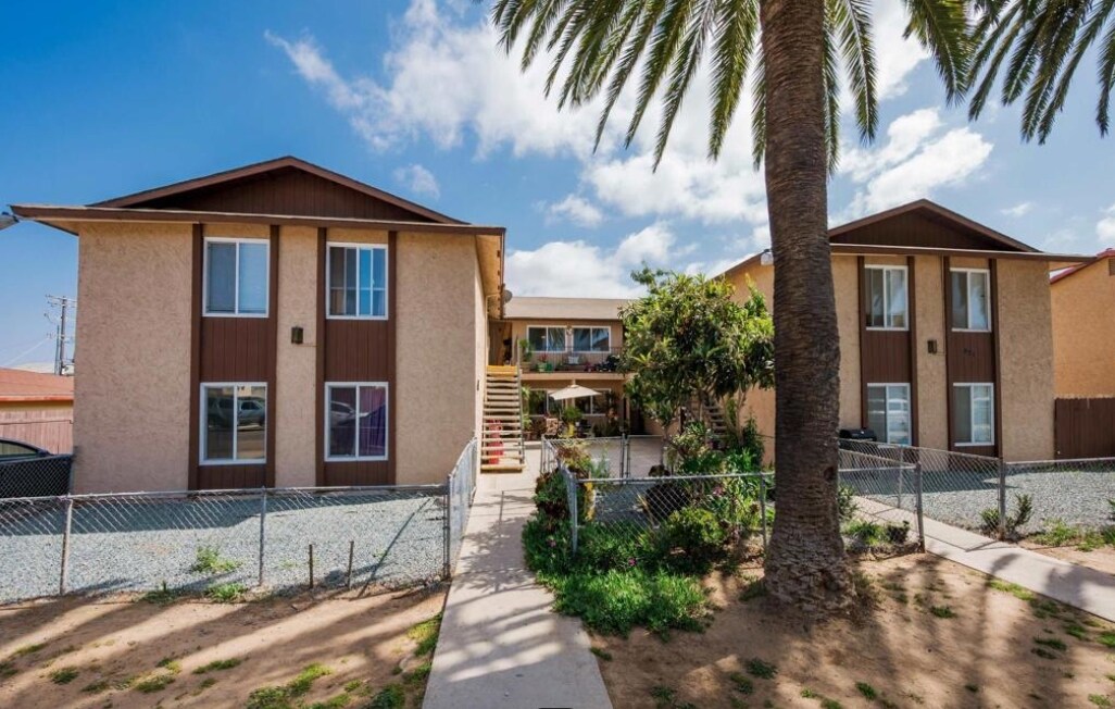 421 Tremont St in Chula Vista, CA - Building Photo