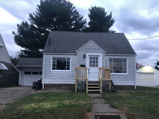 2813 Baldwin Ave NE in Canton, OH - Building Photo - Building Photo