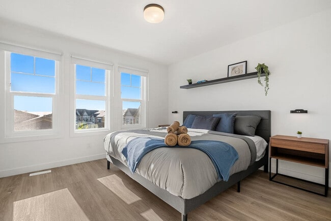 2231-2281 81 St S W in Calgary, AB - Building Photo - Building Photo