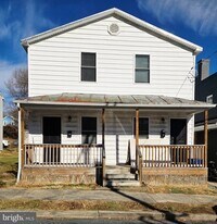 128 E Pall Mall St, Unit 1764 B Quesada Studio in Winchester, VA - Building Photo