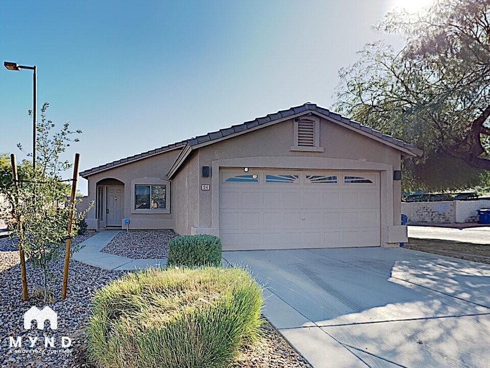 24 W Ingram St in Mesa, AZ - Building Photo