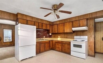 14 Douglas St in West Warwick, RI - Building Photo - Building Photo