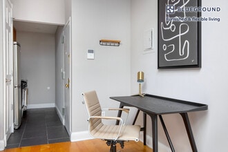 120 Christopher St in New York, NY - Building Photo - Building Photo