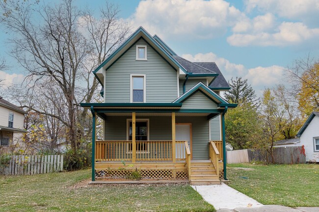 805 E Olive St in Bloomington, IL - Foto de edificio - Building Photo