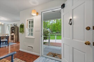 104 Silver Spring Rd in Ridgefield, CT - Building Photo - Building Photo