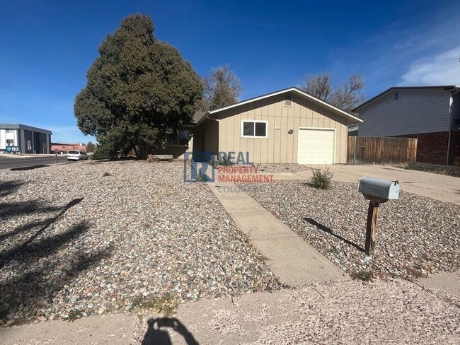 1319 Potter Dr in Colorado Springs, CO - Building Photo - Building Photo