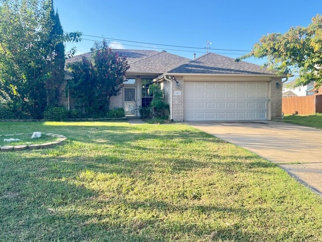 property at 2405 Creek Dr