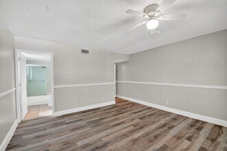 1400 Windorah Way in West Palm Beach, FL - Foto de edificio - Building Photo