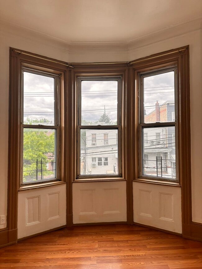 1014 Summit Ave in Jersey City, NJ - Building Photo - Building Photo