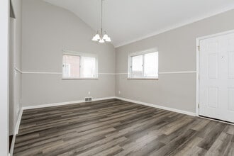 3349 Greenway Ave in Cincinnati, OH - Building Photo - Building Photo