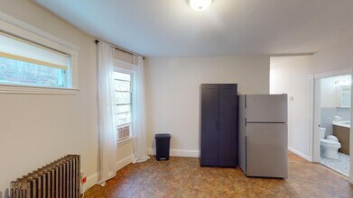 692 Columbia Rd, Unit 1 in Boston, MA - Building Photo - Building Photo
