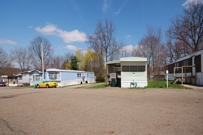 2606 Lincoln Way NW in Massillon, OH - Building Photo - Building Photo