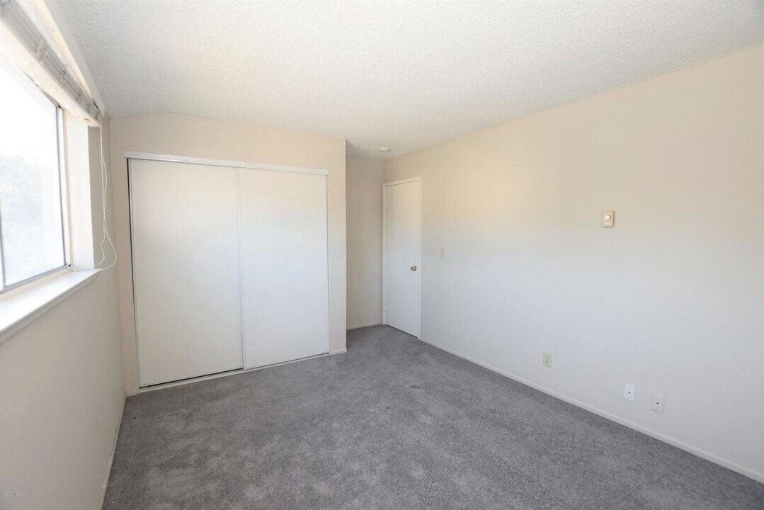 2670 Victoria Ave in Port Hueneme, CA - Building Photo