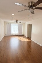 6304 W Diversey Ave, Unit 2 in Chicago, IL - Foto de edificio - Building Photo