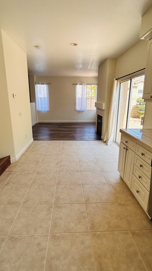 42 Skyflower Ln in Simi Valley, CA - Building Photo - Building Photo