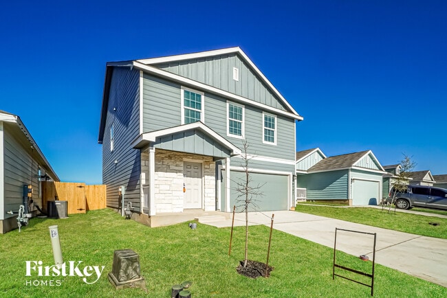 10707 Prusiner Dr in Converse, TX - Foto de edificio - Building Photo