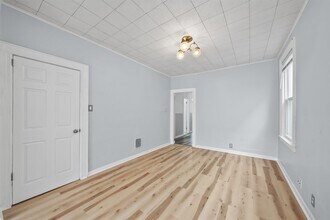 46 Clarke Ave in Jersey City, NJ - Building Photo - Building Photo