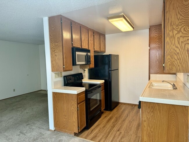 5655 Riley St in San Diego, CA - Foto de edificio - Building Photo