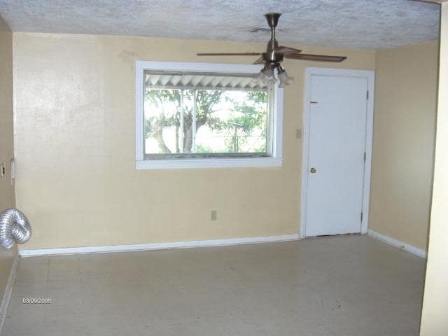 2211 NW Crosby Ave in Lawton, OK - Foto de edificio - Building Photo