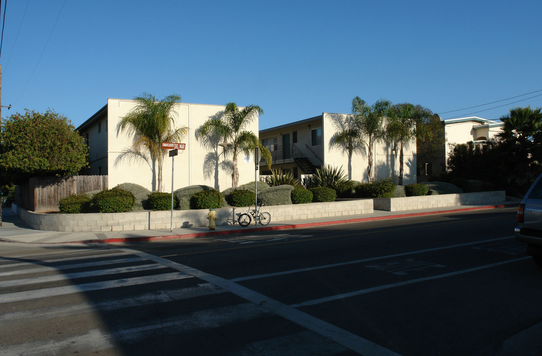 800 Embarcadero Del Mar in Goleta, CA - Building Photo