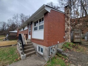 452 Janice Dr in Pittsburgh, PA - Building Photo - Building Photo