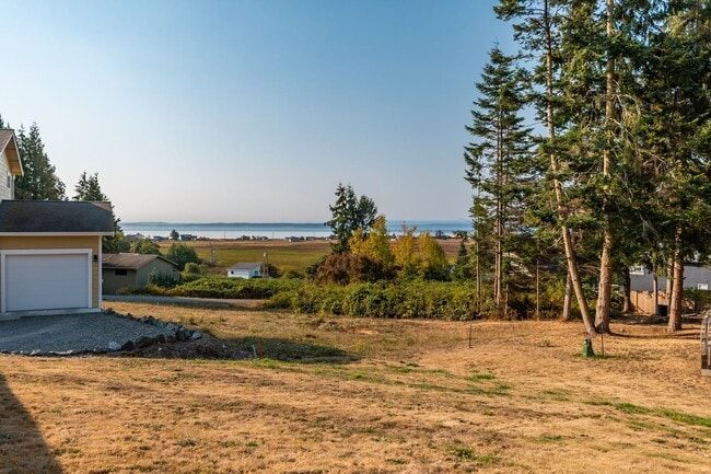 1094 S Halsey Dr in Coupeville, WA - Building Photo - Building Photo