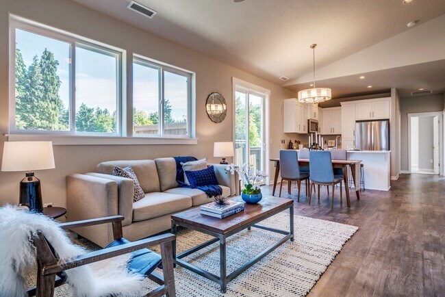 20697 SE Iron Horse Ln in Bend, OR - Building Photo - Building Photo