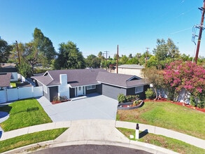 23701 Bessemer St in Woodland Hills, CA - Building Photo - Building Photo