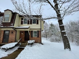 2350 S Henderson St in Bloomington, IN - Building Photo