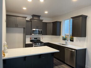 828 S 24th Ave in Cornelius, OR - Building Photo - Building Photo