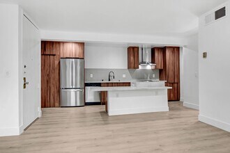 8430 De Longpre in West Hollywood, CA - Building Photo - Building Photo