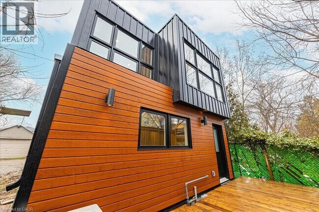 58 E 24th St in Hamilton, ON - Building Photo - Building Photo