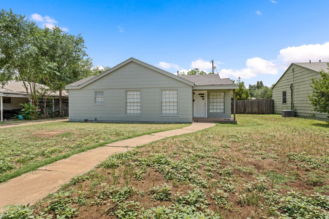 3313 26th St in Lubbock, TX - Foto de edificio